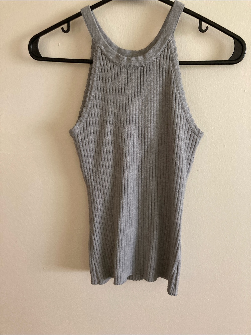 Sleeveless Ribbed High-Neck Tank Top in Light Gray